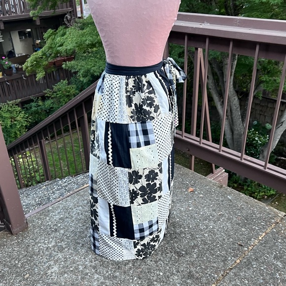 Skirt-Maxi, long Vintage, Patchwork Quilt, tie waist, step in, black & cream,MED - Picture 12 of 16
